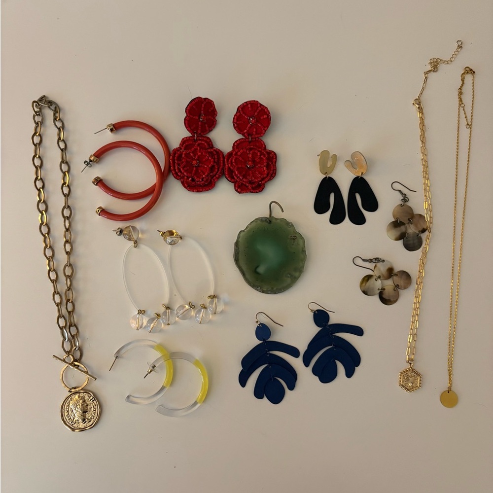 Lot of costume jewelry, 18 pieces